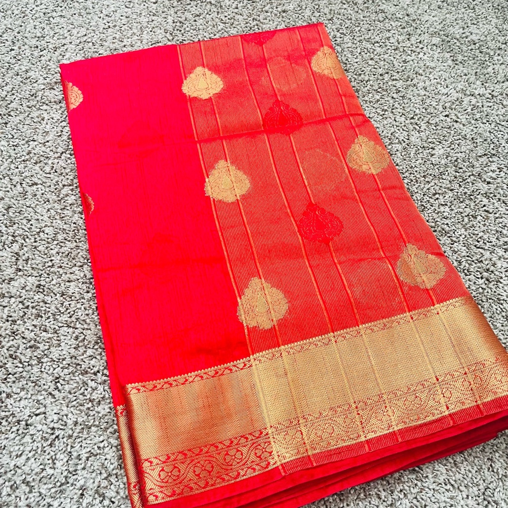 Red saree perfect for party wear